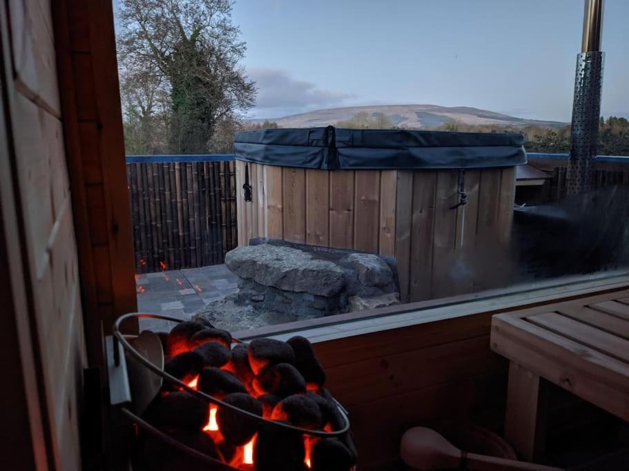 Secluded Private Cottage Hot-Tub, Sauna & Fire-Pit Carrick on Shannon المظهر الخارجي الصورة